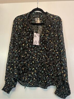 Sage & Fig Black Floral Long-Sleeve V-Neck Blouse